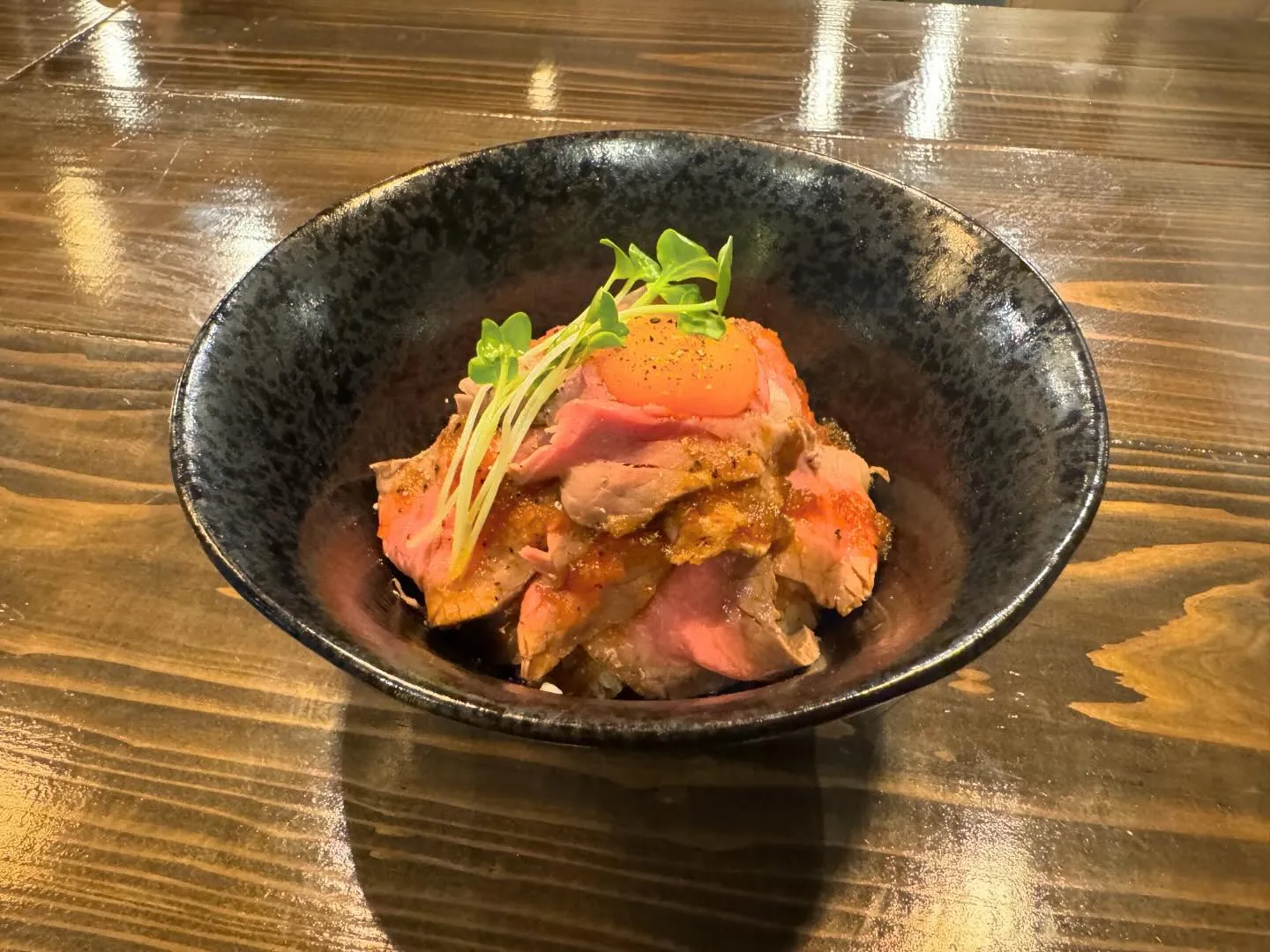 『BEAR CAFE ローストビーフ丼』